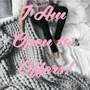 I am accepting all reasonable offers 🌸💕😍